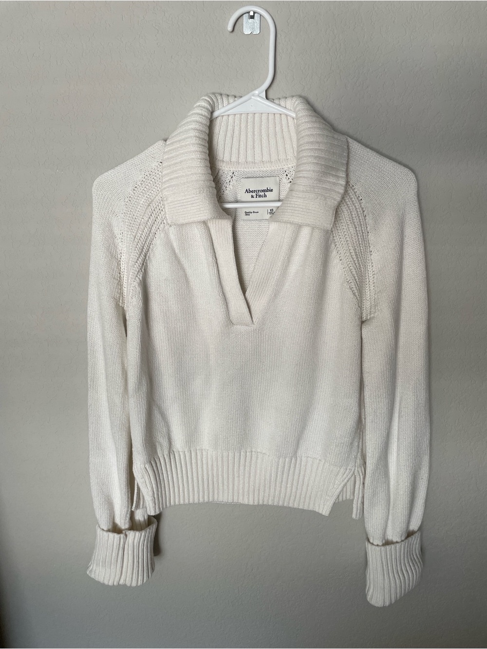 Abercrombie Cream Collared V-Neck Pullover Sweater - Women- XS